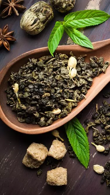 Kitchen Remedies: Tea Leaves