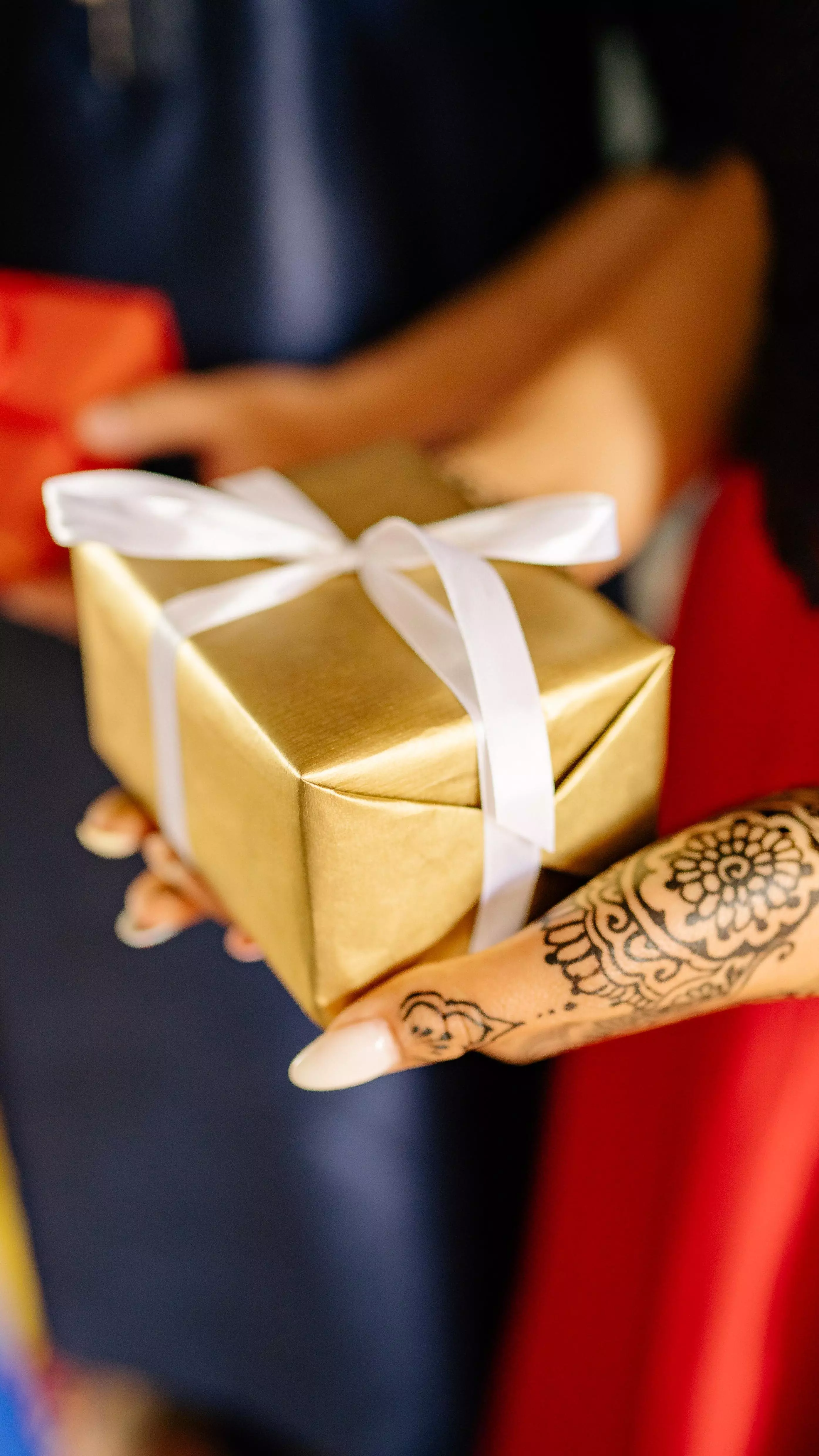 5 festive hampers to gift your loved ones